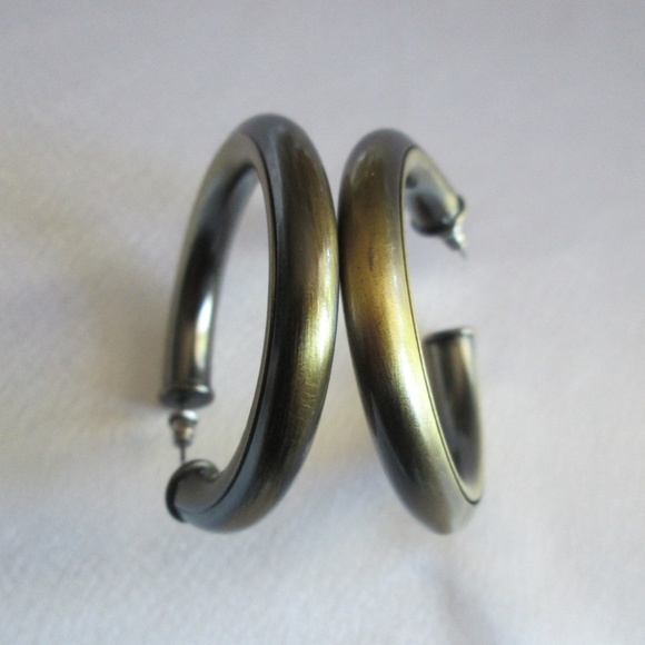 OLIVE HOOP EARRINGS – JEWLERY - Picture 3 of 4